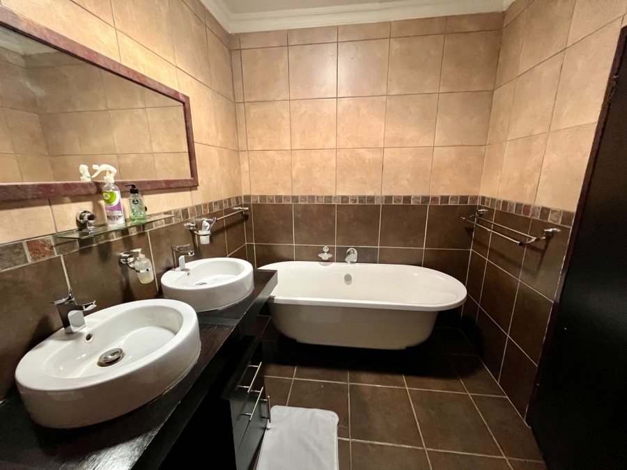 3 Bedroom Property for Sale in La Hoff North West